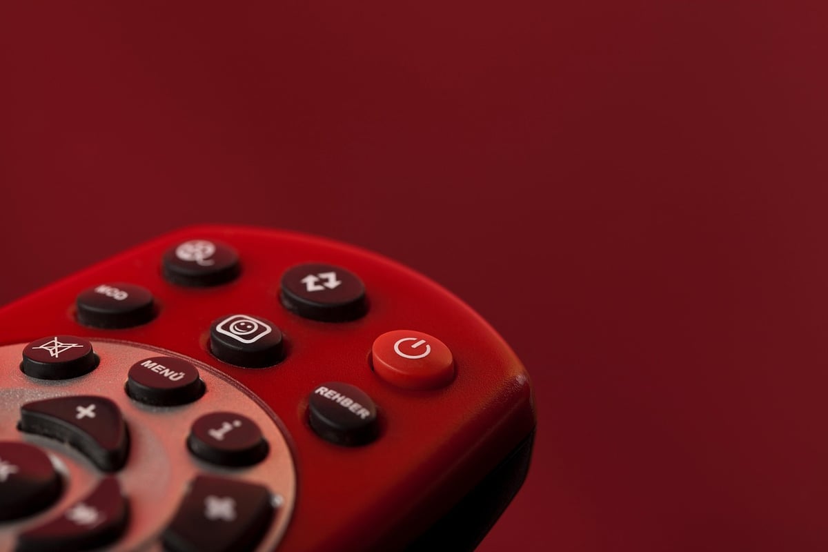 Comment allumer sa Freebox sans télécommande : 5 solutions simples en 2026
